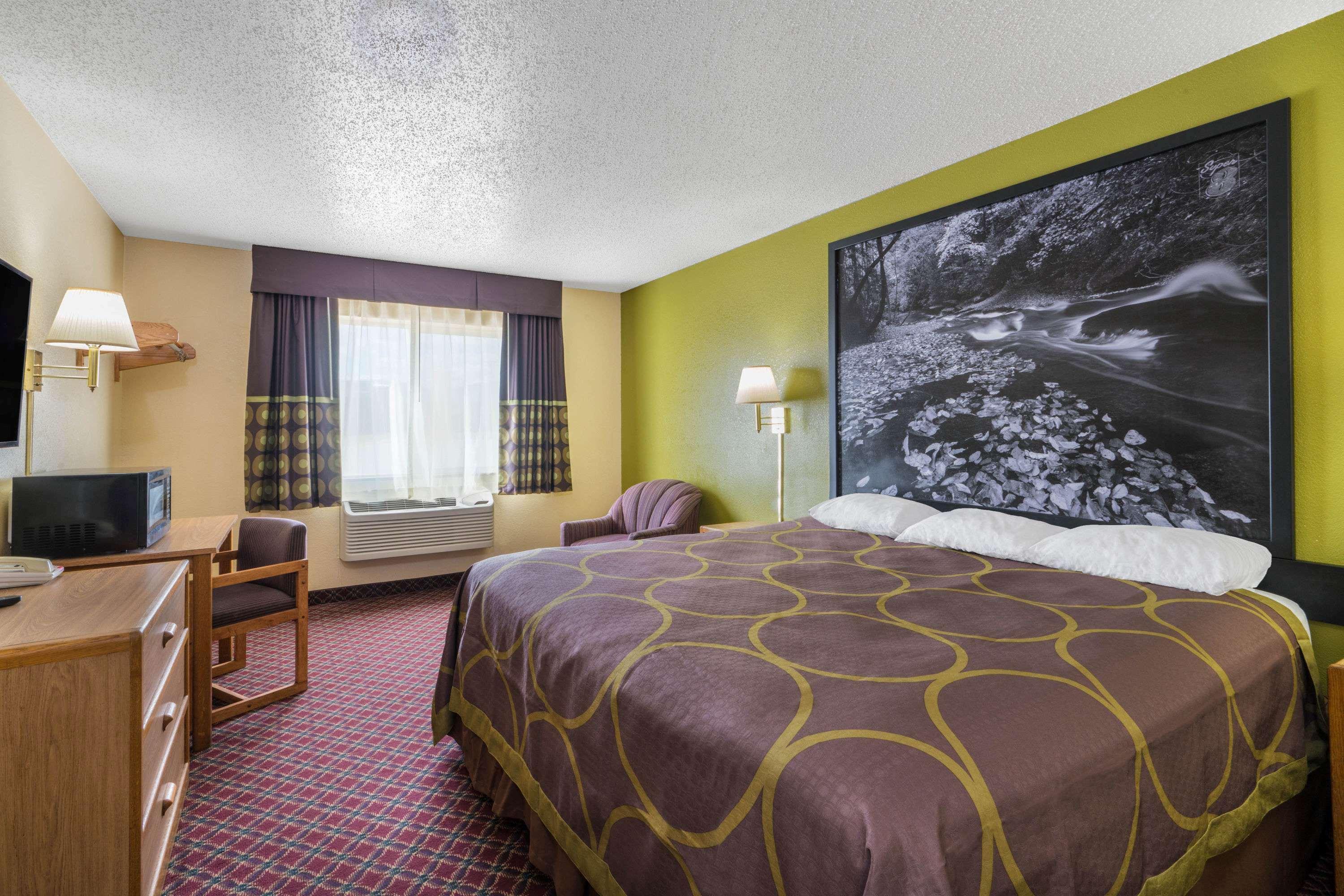 Hotel Super 8 By Wyndham Fountain Exteriér fotografie